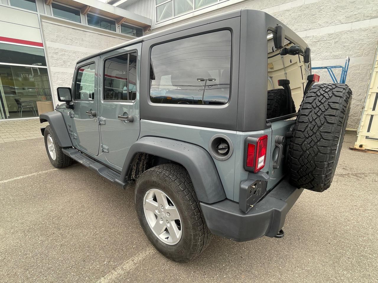 2015 Jeep Wrangler UNLIMITED SPORT Photo2