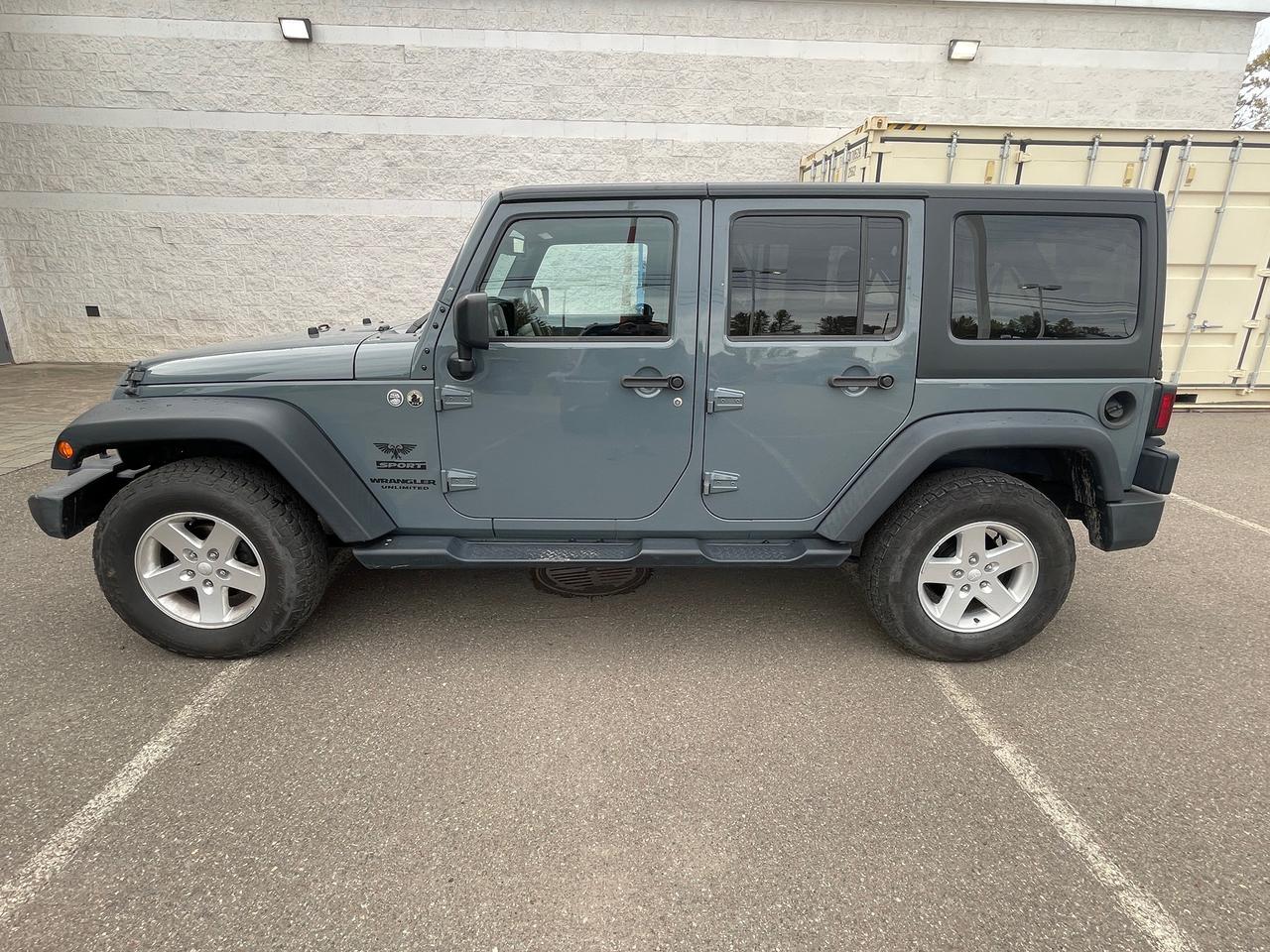 2015 Jeep Wrangler UNLIMITED SPORT Photo4
