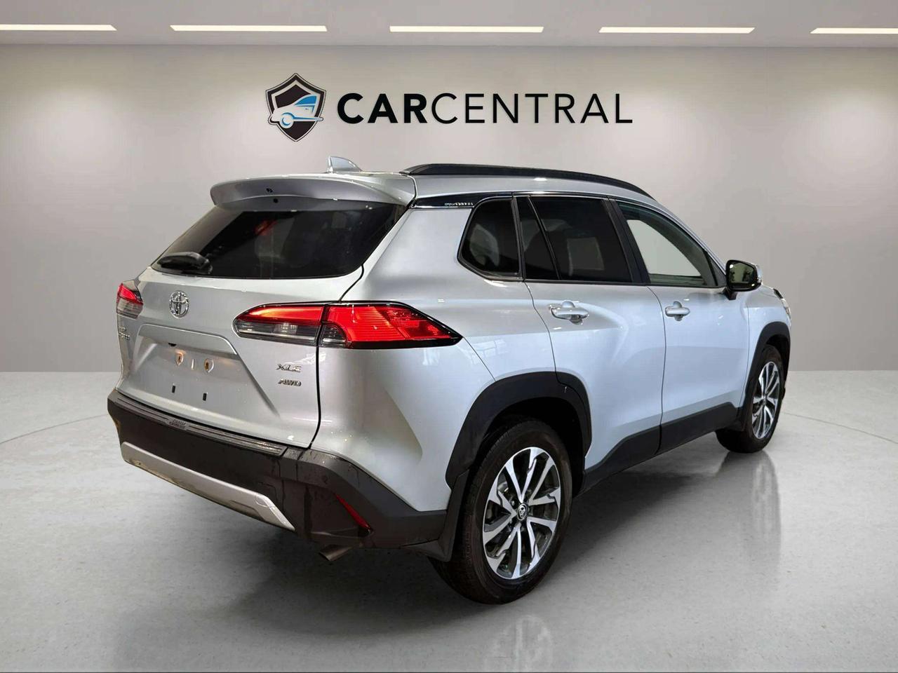 2023 Toyota Corolla Cross XLE| CLEAN CARFAX| SUNROOF| LEATHER| NAVI| CARPLAY Photo