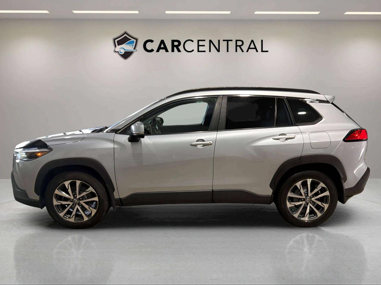 2023 Toyota Corolla Cross XLE| CLEAN CARFAX| SUNROOF| LEATHER| NAVI| CARPLAY Photo5