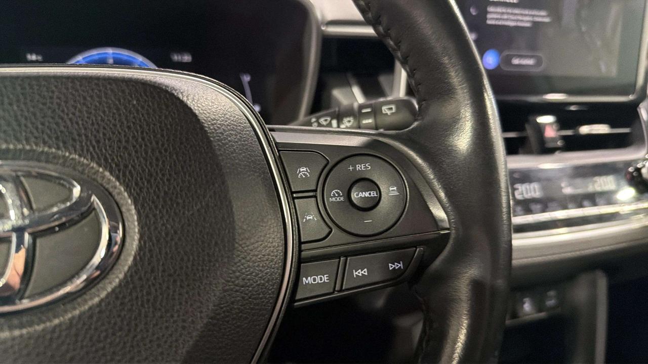 2023 Toyota Corolla Cross XLE| CLEAN CARFAX| SUNROOF| LEATHER| NAVI| CARPLAY Photo