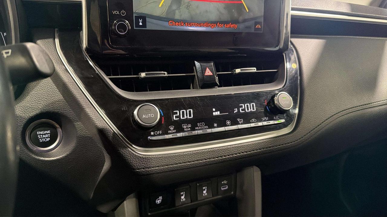 2023 Toyota Corolla Cross XLE| CLEAN CARFAX| SUNROOF| LEATHER| NAVI| CARPLAY Photo