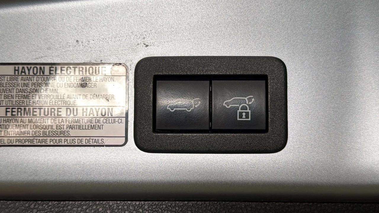2023 Toyota Corolla Cross XLE| CLEAN CARFAX| SUNROOF| LEATHER| NAVI| CARPLAY Photo