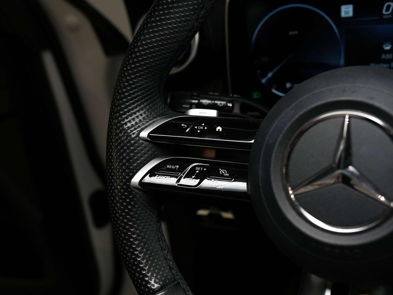 2023 Mercedes-Benz GLC 300 | AMG LINE | EXCLUSIVE PKG | NIGHT PKG Photo