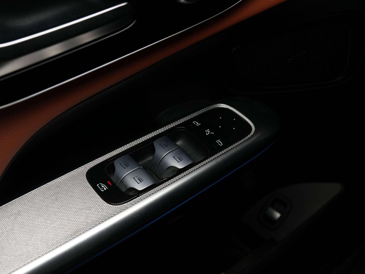 2023 Mercedes-Benz GLC 300 | AMG LINE | EXCLUSIVE PKG | NIGHT PKG Photo