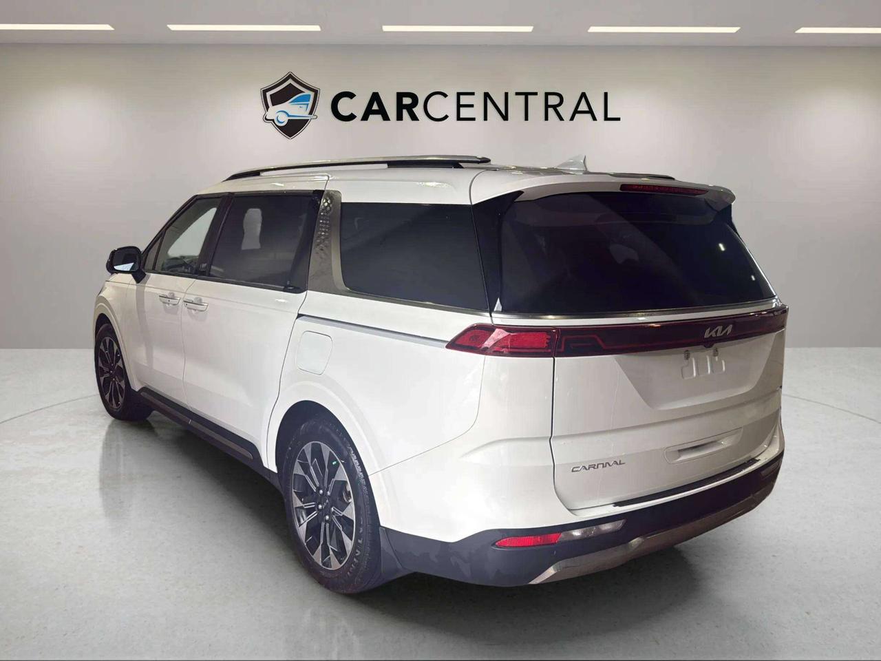 2023 Kia Carnival EX| CLEAN CARFAX| ONE OWNER| PWR DOORS & LIFTGATE Photo2