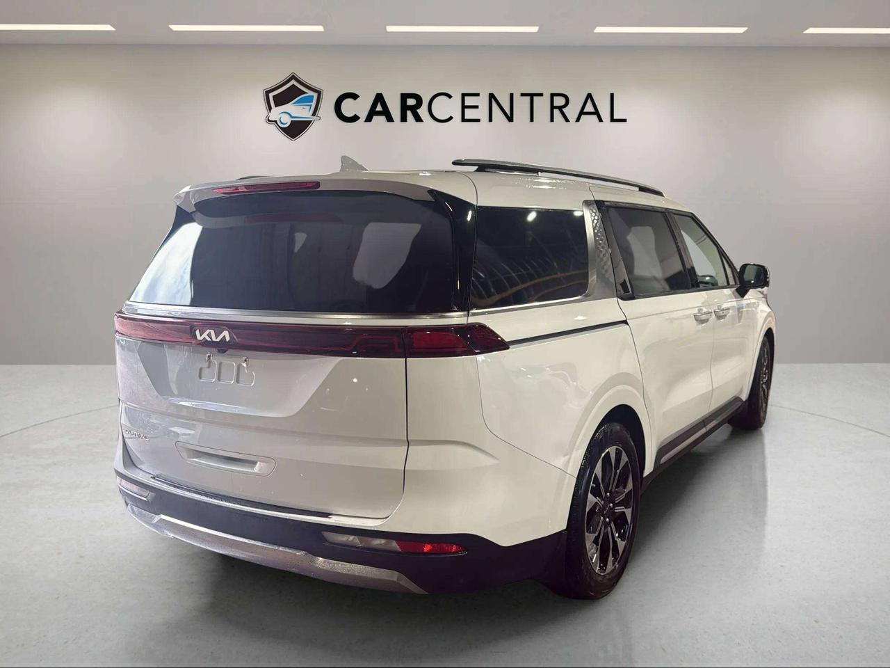 2023 Kia Carnival EX| CLEAN CARFAX| ONE OWNER| PWR DOORS & LIFTGATE Photo