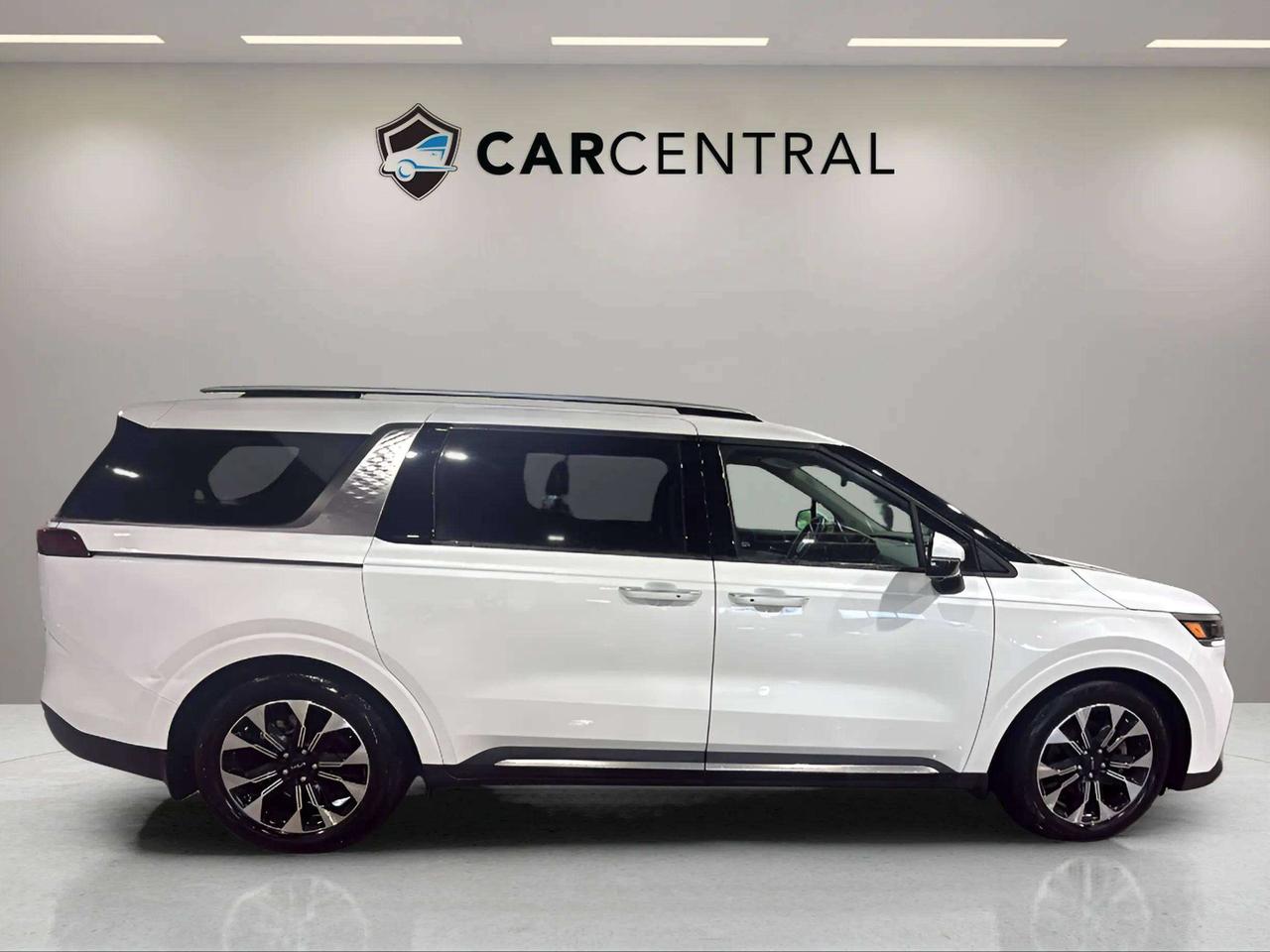 2023 Kia Carnival EX| CLEAN CARFAX| ONE OWNER| PWR DOORS & LIFTGATE Photo