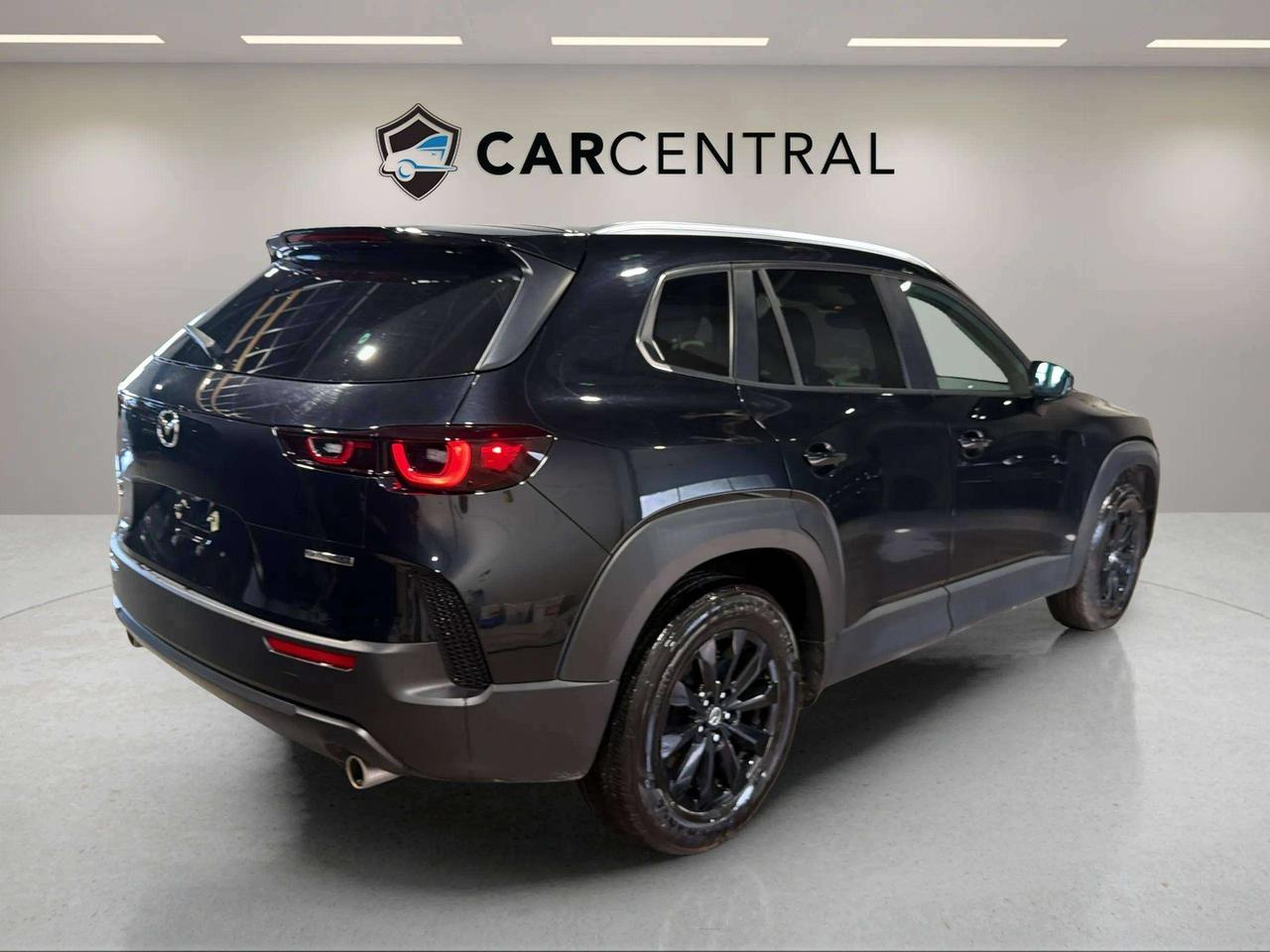2024 Mazda CX-50 GS-L| CLEAN CARFAX| SUNROOF| BLIND SPOT| CARPLAY Photo4