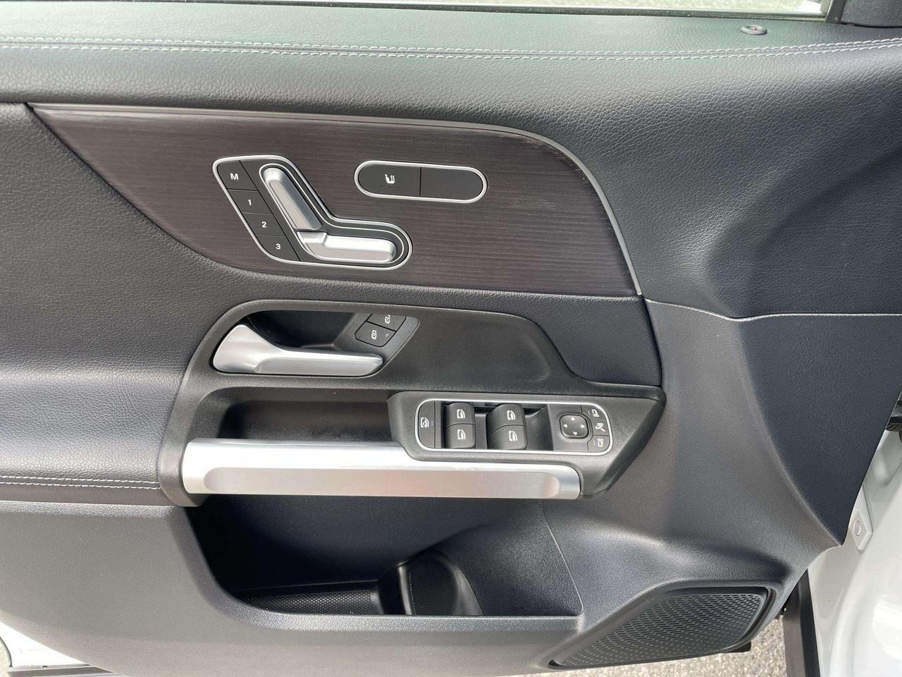 2022 Mercedes-Benz G-Class LEATHERETTE, PANO. ROOF, HTD. SEATS, BK. CAM, ALLOYS Photo