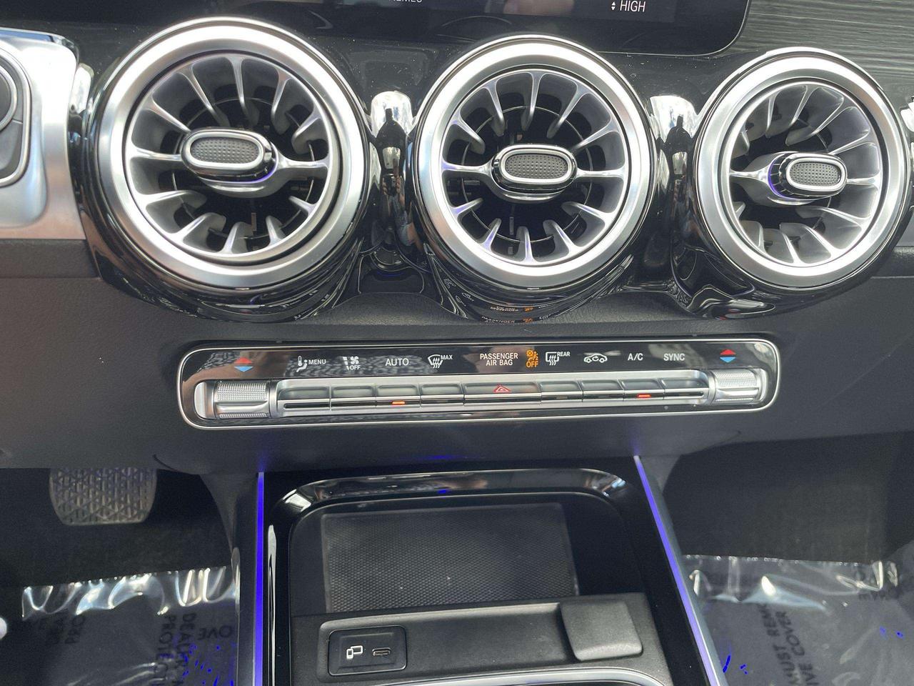 2022 Mercedes-Benz G-Class LEATHERETTE, PANO. ROOF, HTD. SEATS, BK. CAM, ALLOYS Photo