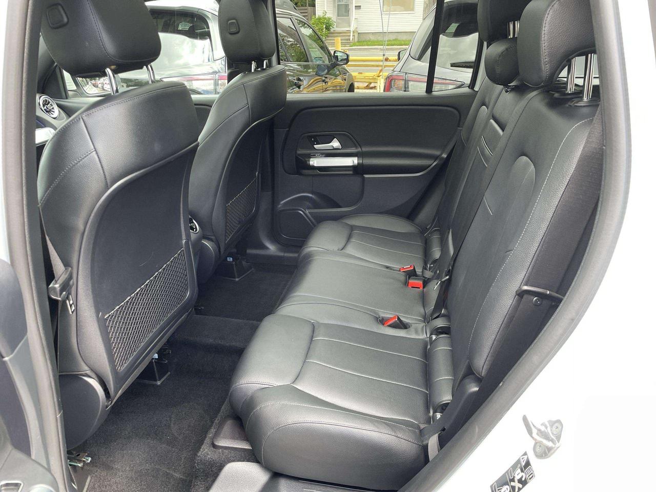 2022 Mercedes-Benz G-Class LEATHERETTE, PANO. ROOF, HTD. SEATS, BK. CAM, ALLOYS Photo