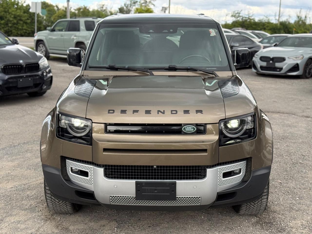 2022 Land Rover Defender 110 SE 7 passengers Photo5