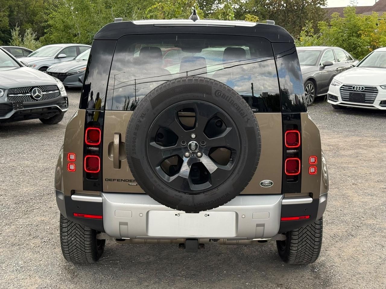 2022 Land Rover Defender 110 SE 7 passengers Photo