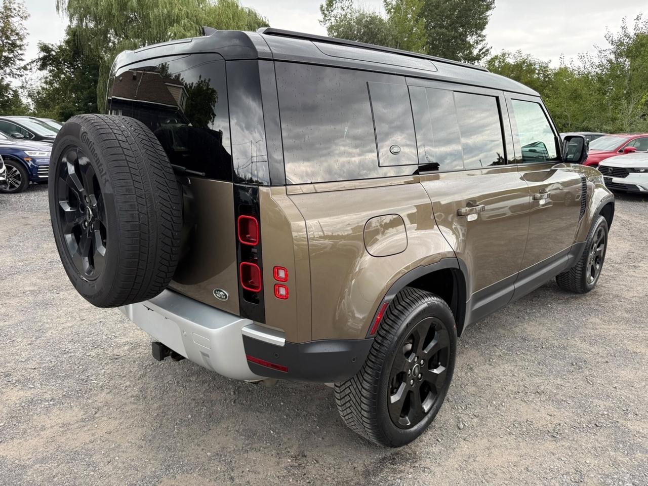 2022 Land Rover Defender 110 SE 7 passengers Photo