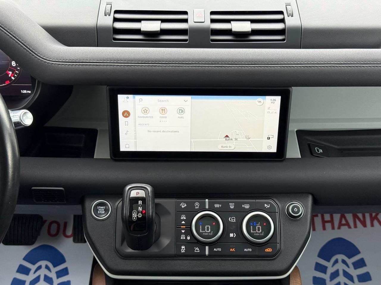 2022 Land Rover Defender 110 SE 7 passengers Photo