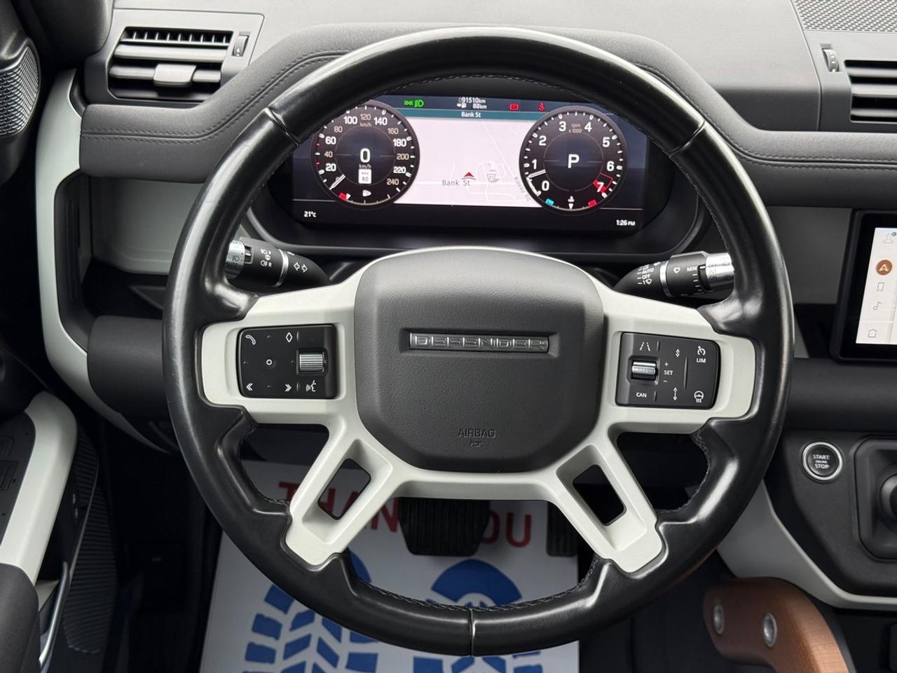 2022 Land Rover Defender 110 SE 7 passengers Photo