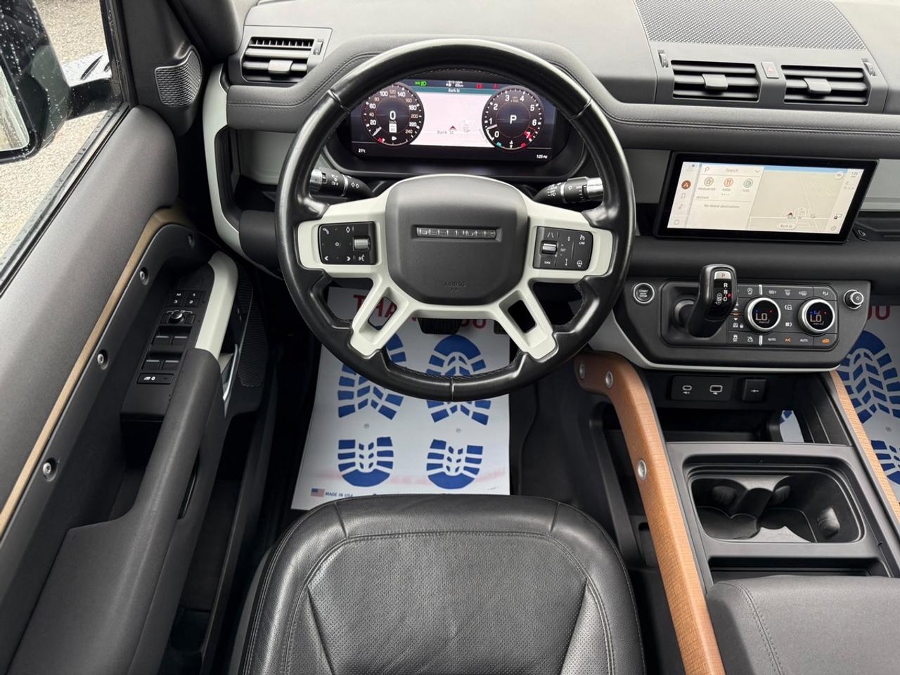 2022 Land Rover Defender 110 SE 7 passengers Photo