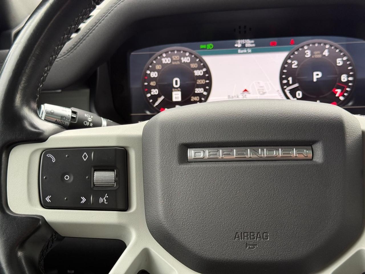 2022 Land Rover Defender 110 SE 7 passengers Photo