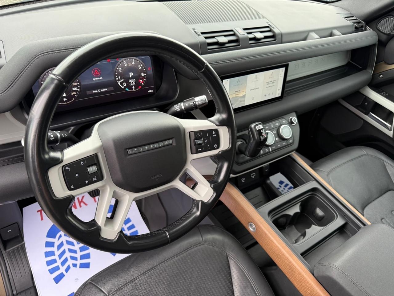 2022 Land Rover Defender 110 SE 7 passengers Photo