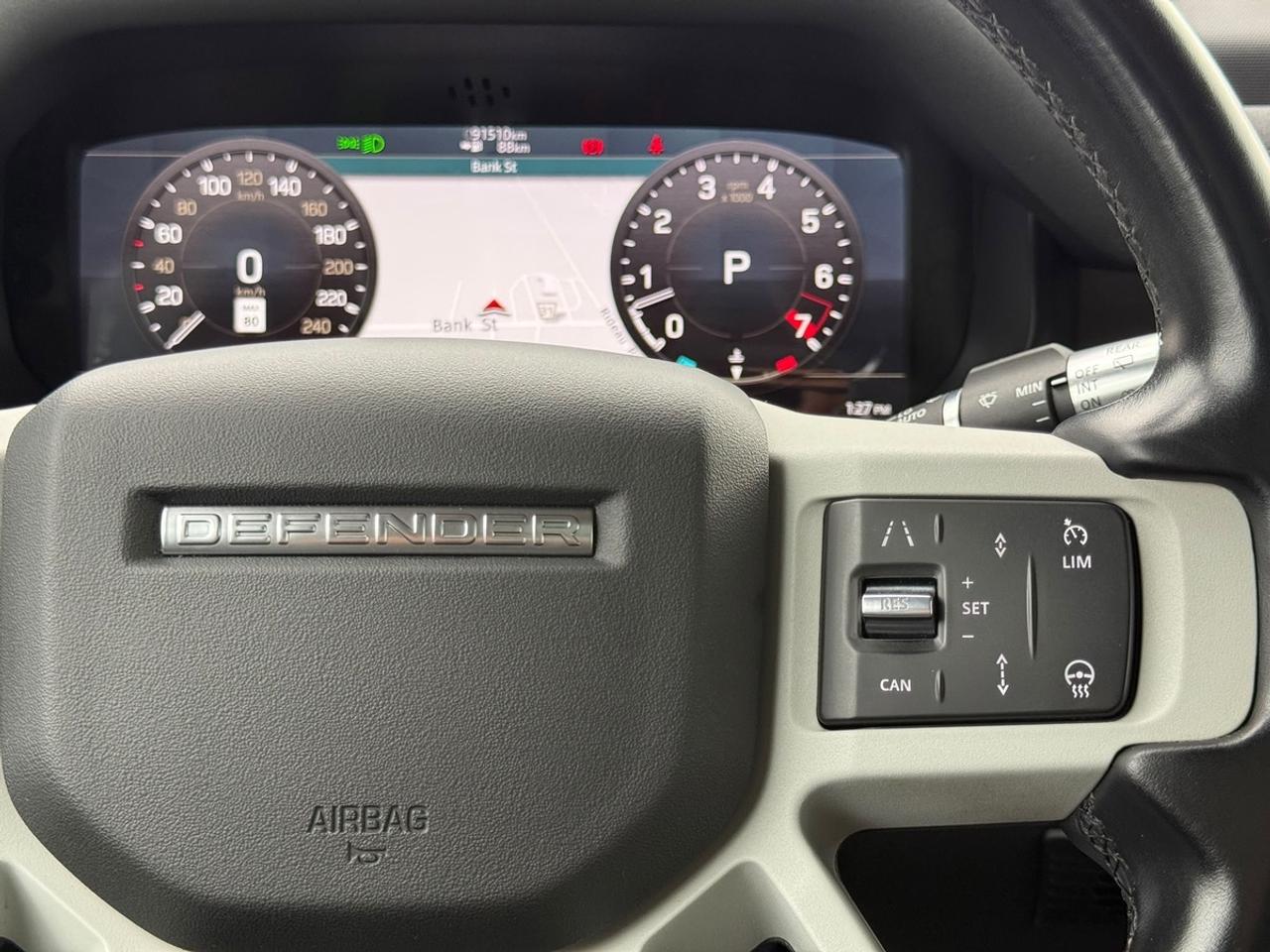 2022 Land Rover Defender 110 SE 7 passengers Photo
