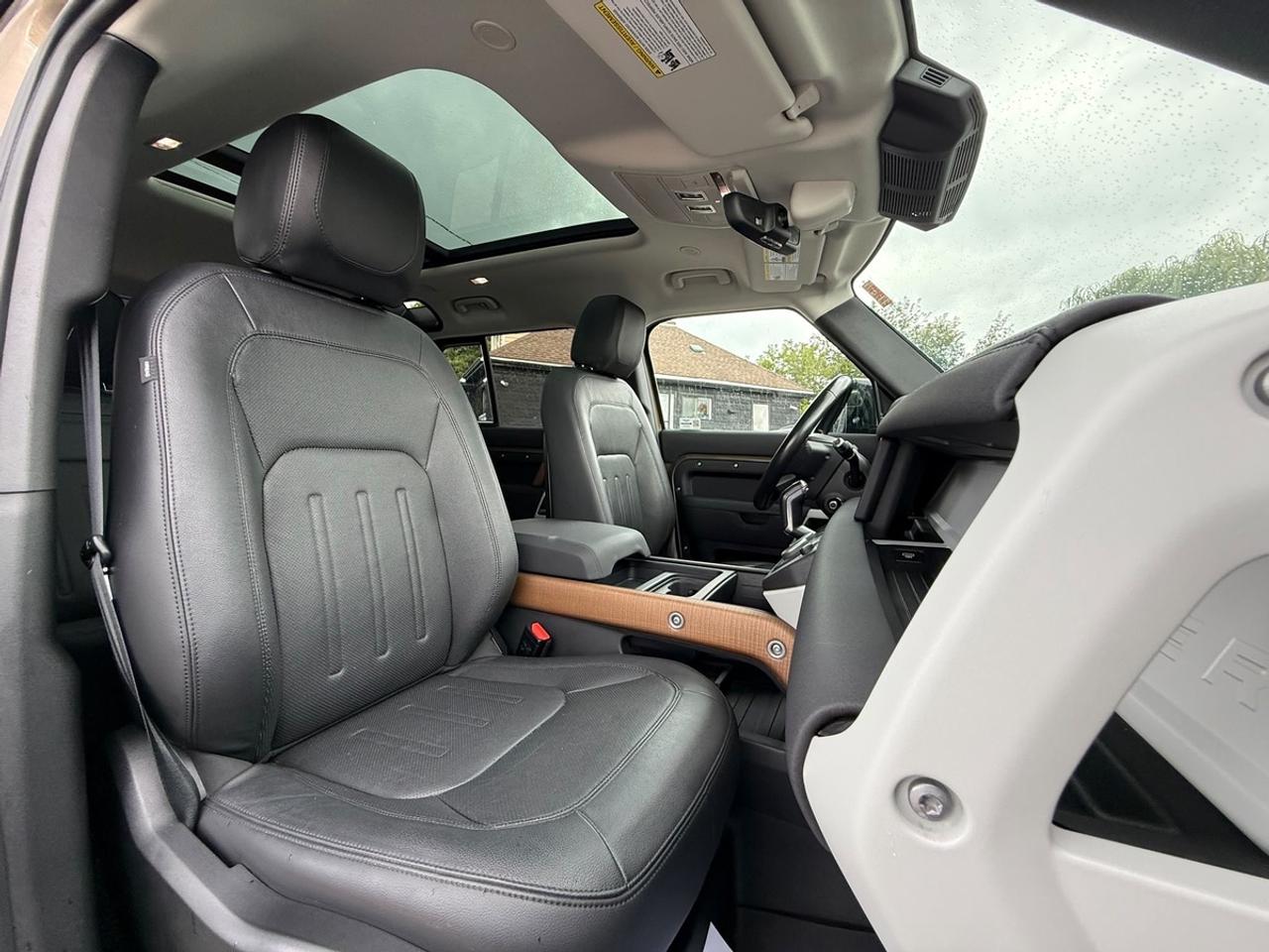 2022 Land Rover Defender 110 SE 7 passengers Photo