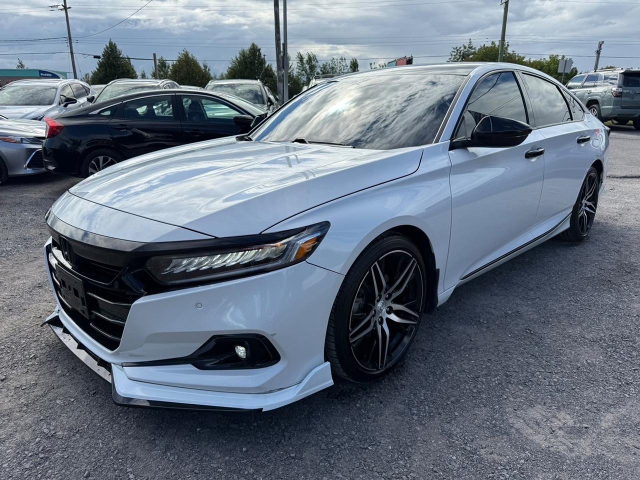 2022 Honda Accord Touring Photo0