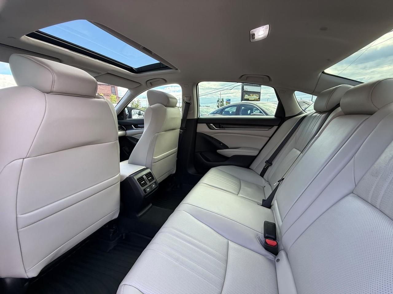 2022 Honda Accord Touring Photo