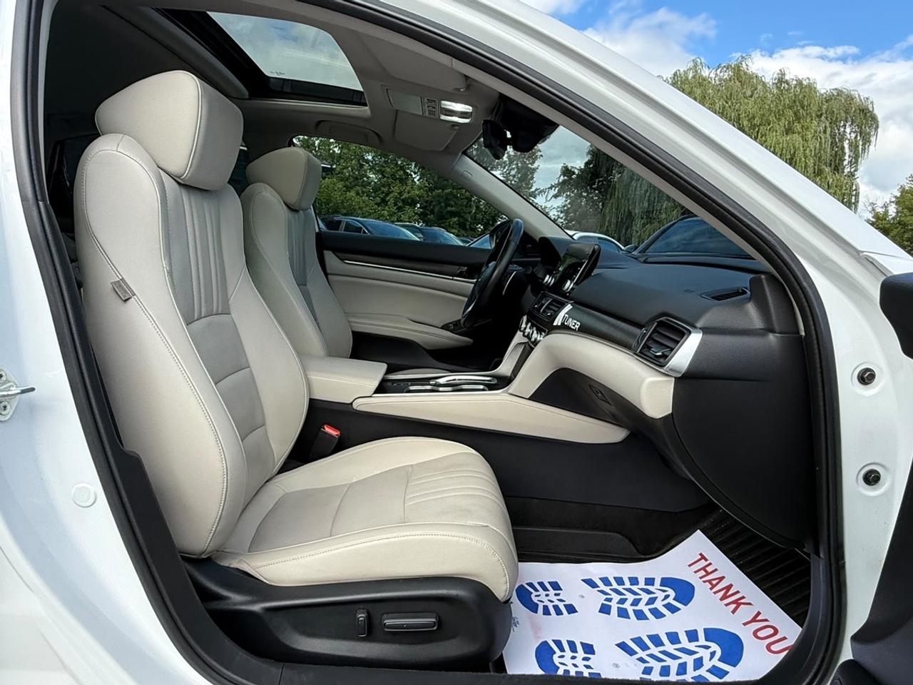 2022 Honda Accord Touring Photo