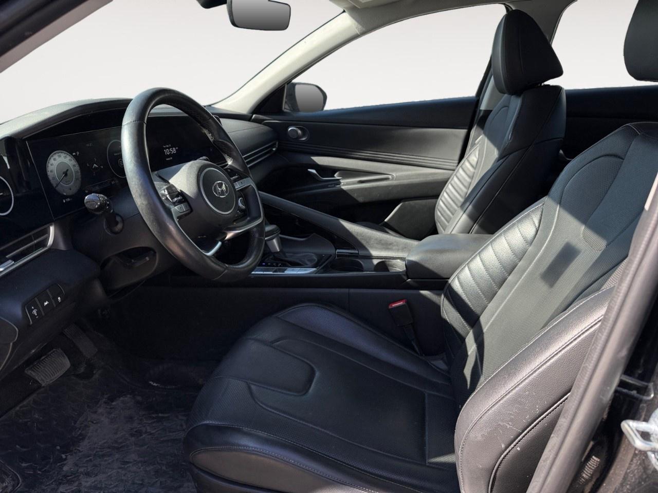 2023 Hyundai Elantra Luxury IVT Photo