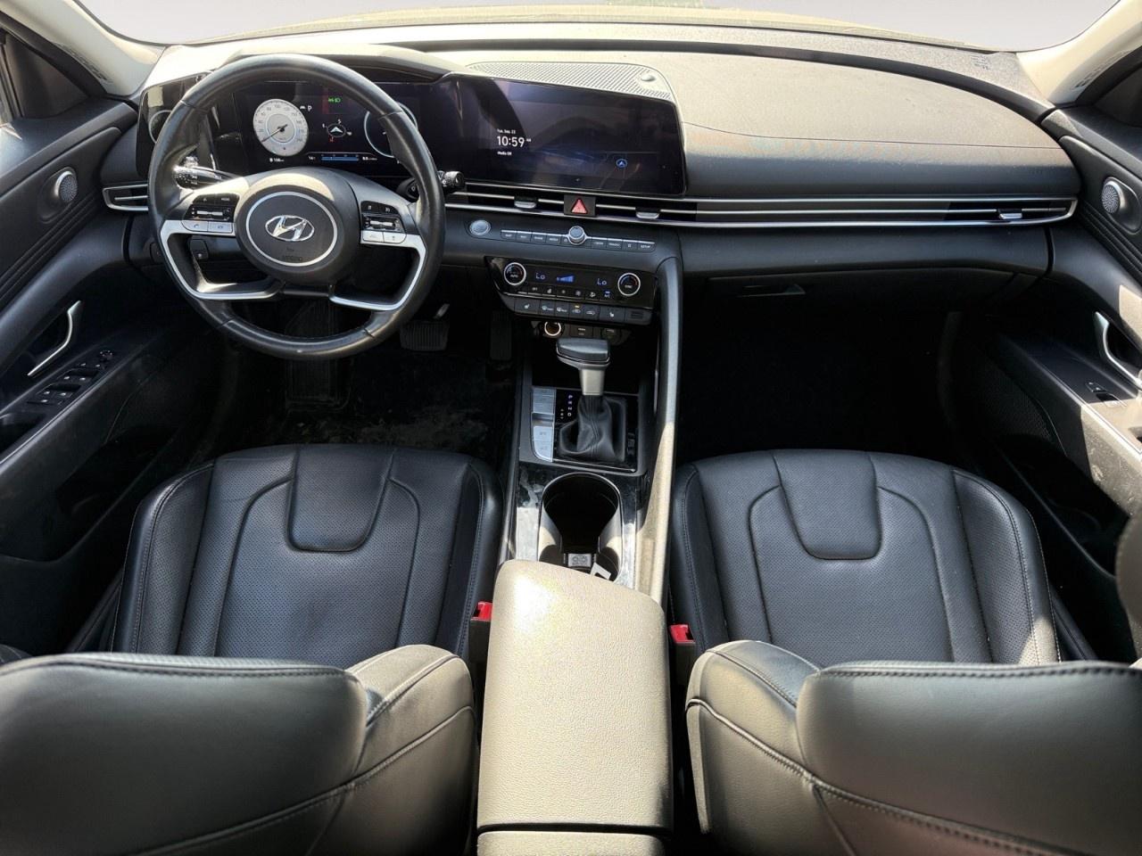 2023 Hyundai Elantra Luxury IVT Photo