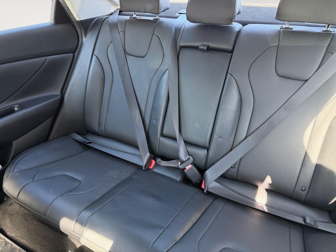 2023 Hyundai Elantra Luxury IVT Photo