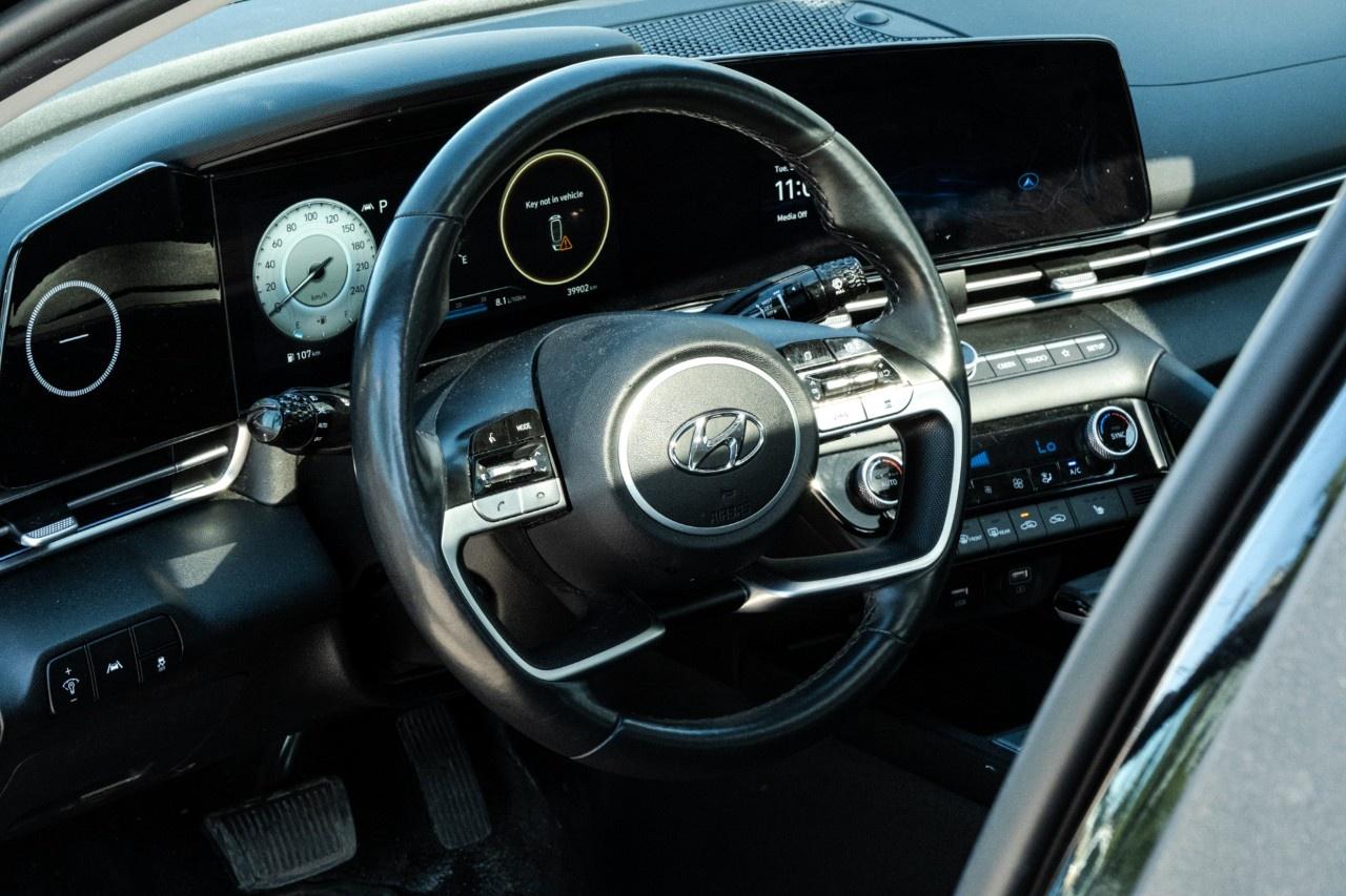 2023 Hyundai Elantra Luxury IVT Photo