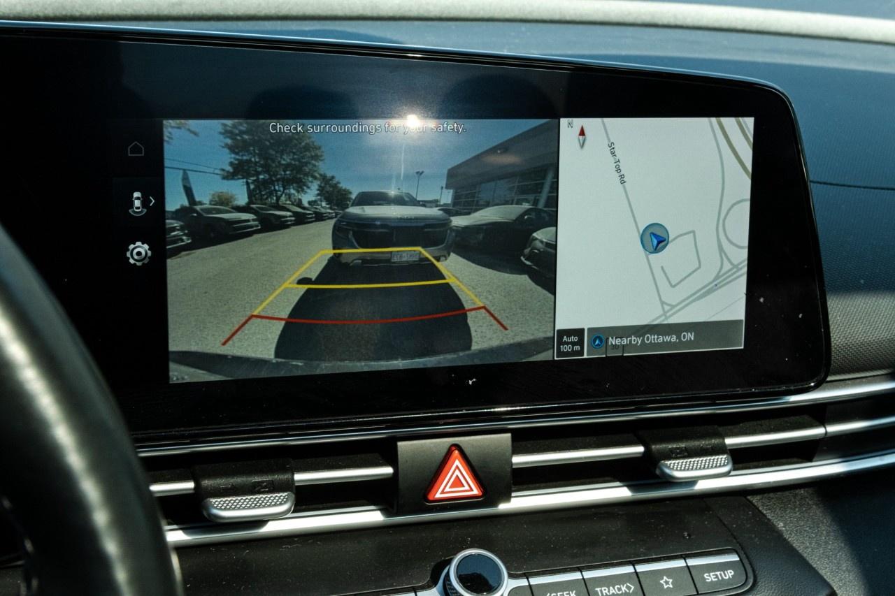 2023 Hyundai Elantra Luxury IVT Photo