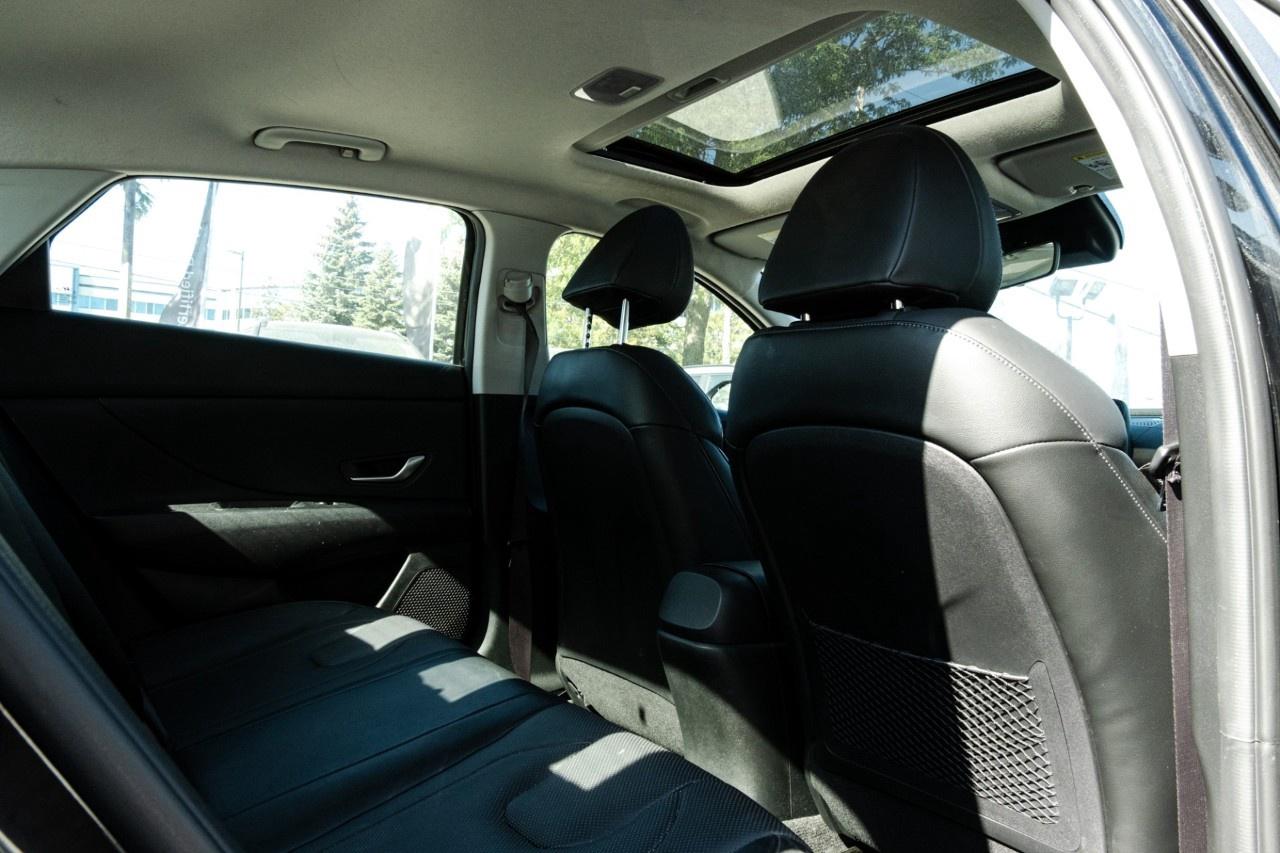 2023 Hyundai Elantra Luxury IVT Photo