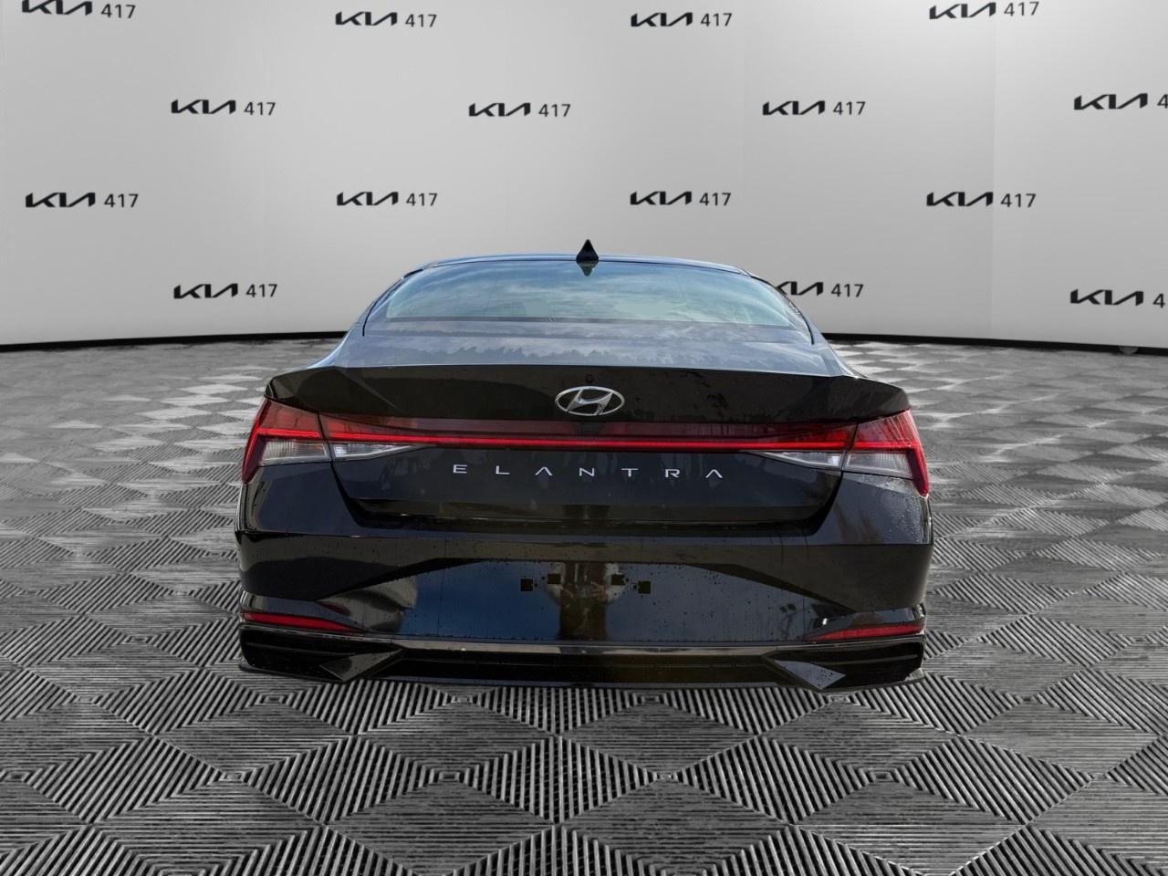 2023 Hyundai Elantra Luxury IVT Photo