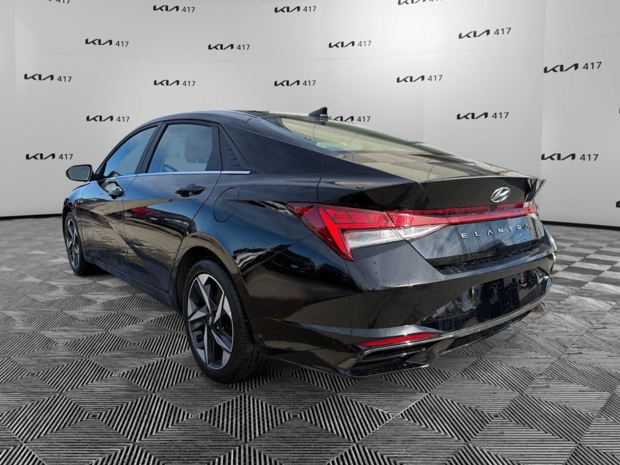 2023 Hyundai Elantra Luxury IVT Photo