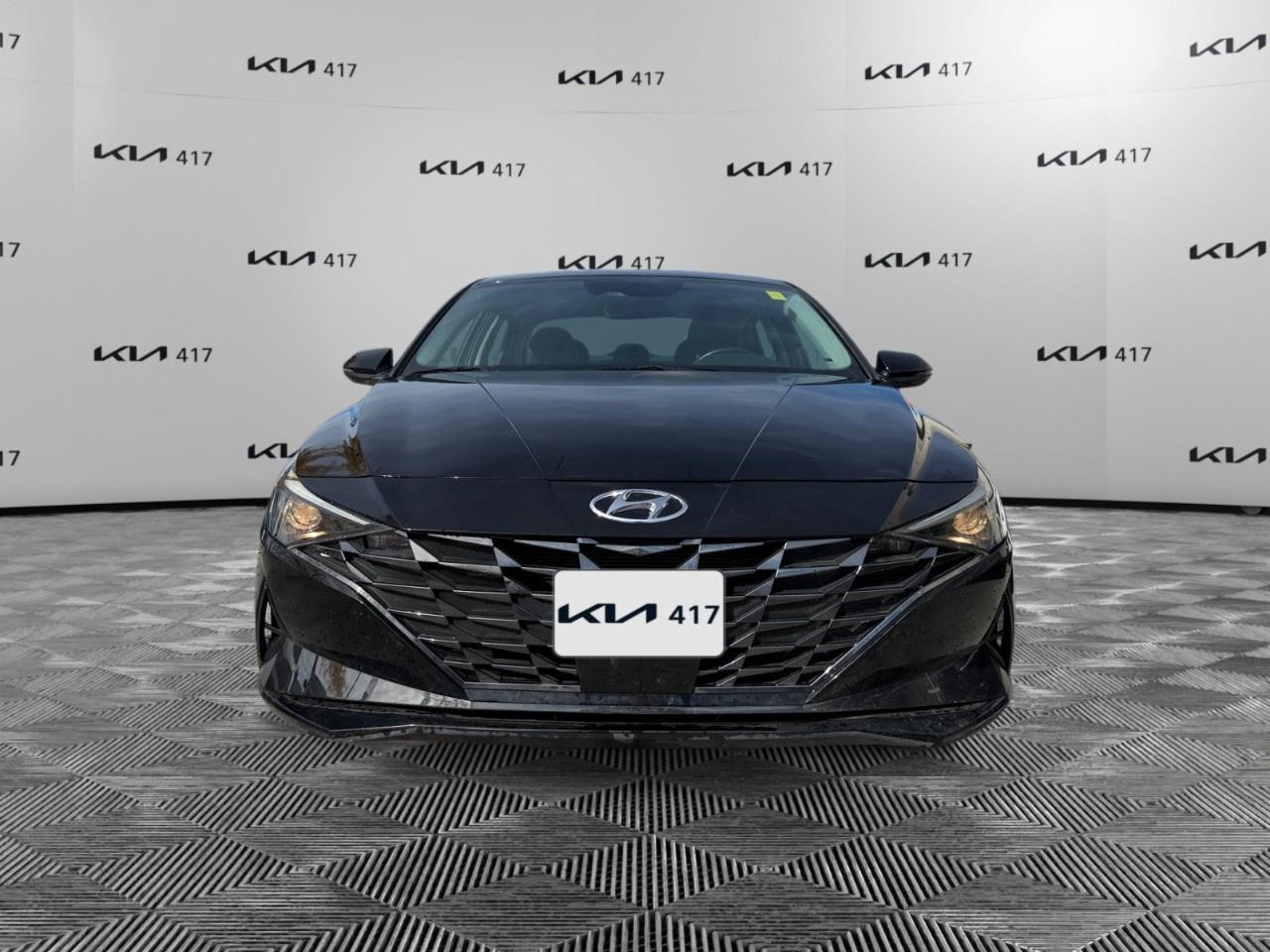 2023 Hyundai Elantra Luxury IVT Photo