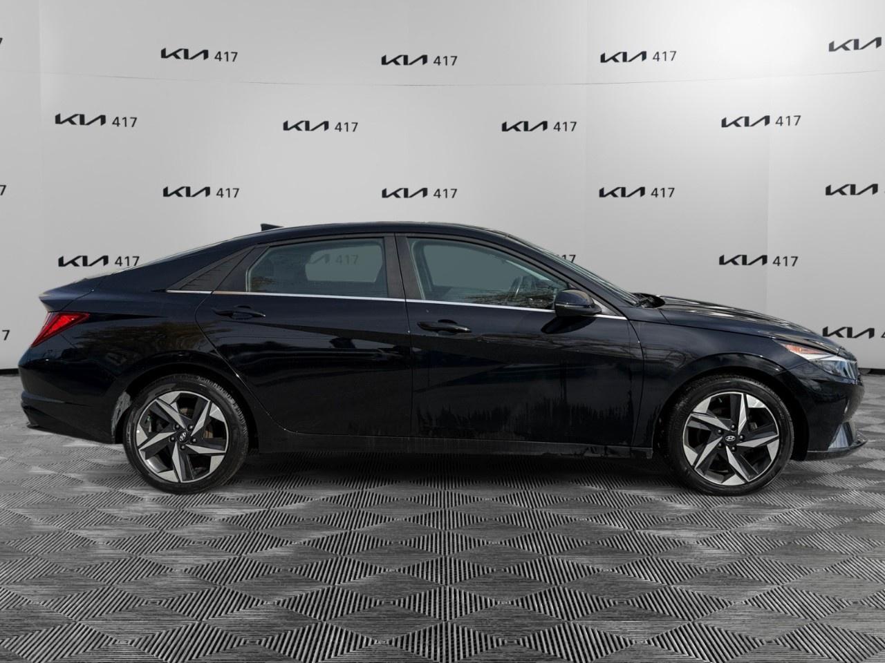 2023 Hyundai Elantra Luxury IVT Photo