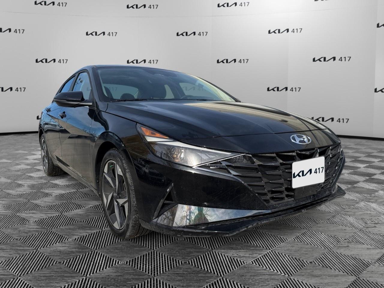 2023 Hyundai Elantra Luxury IVT Photo