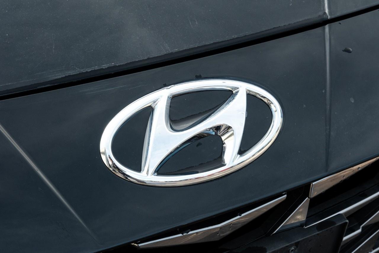 2023 Hyundai Elantra Luxury IVT Photo