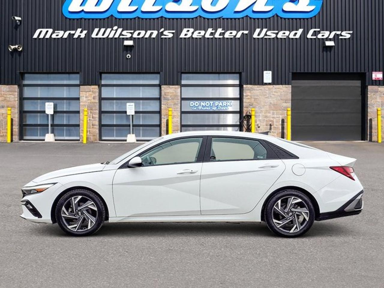 2024 Hyundai Elantra Preferred Tech | Sunroof | Heated Seats + Steering | CarPlay + Android | Remote Start | and More ! Photo5
