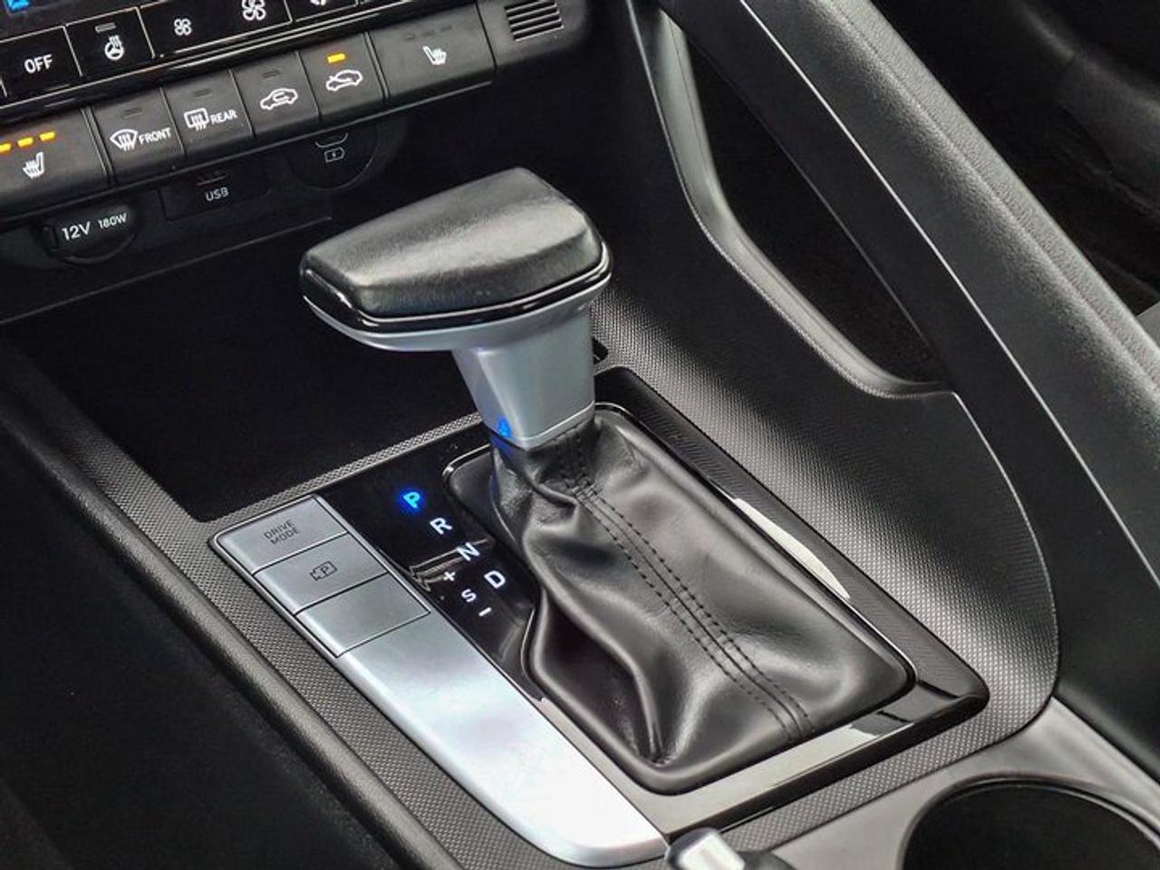 2024 Hyundai Elantra Preferred Tech | Sunroof | Heated Seats + Steering | CarPlay + Android | Remote Start | and More ! Photo