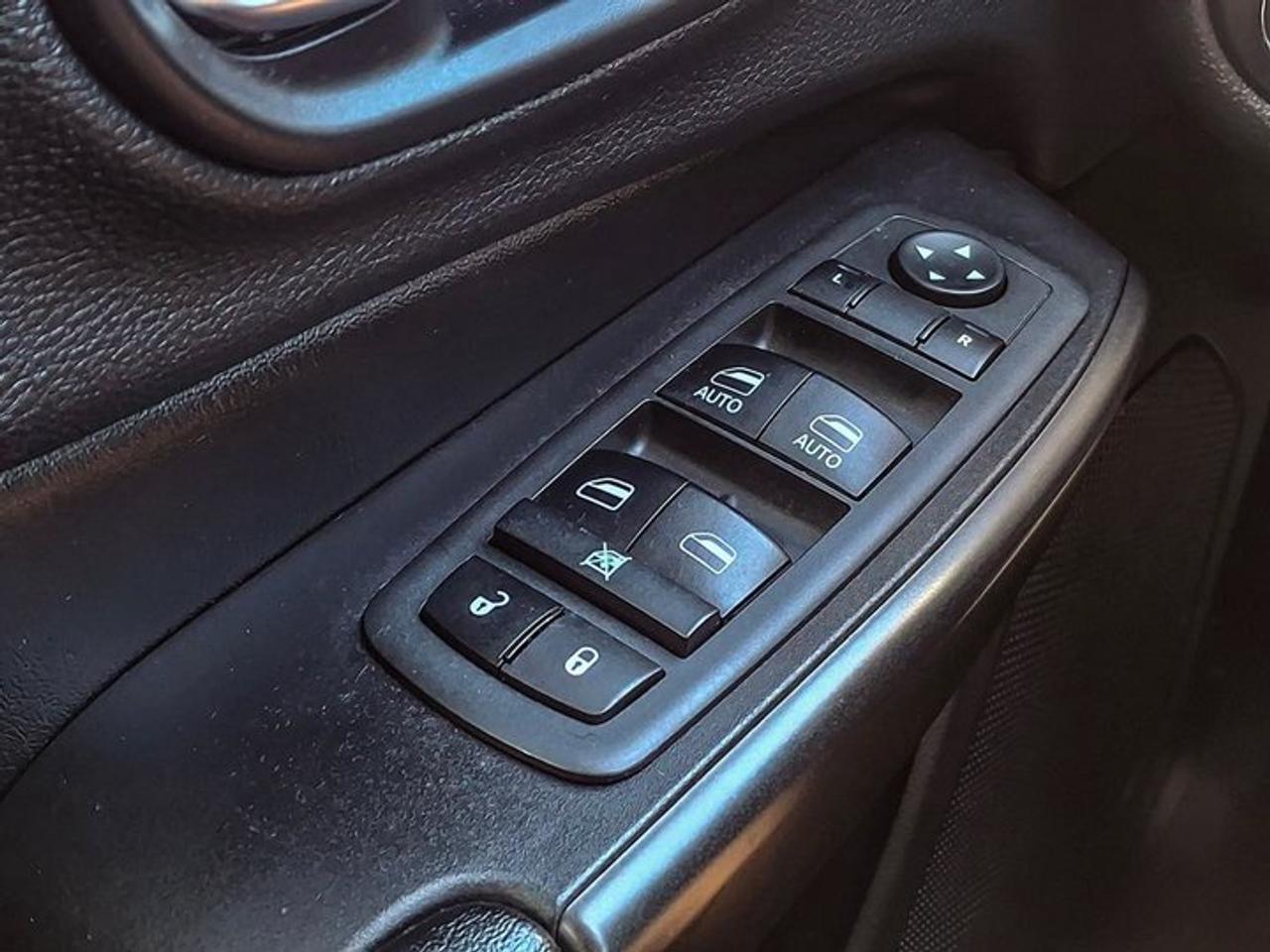 2019 Jeep Cherokee Trailhawk 4x4 | Split Leather | Heated Seats + Steering | Remote Start | Blind Spot Monitor & More ! Photo