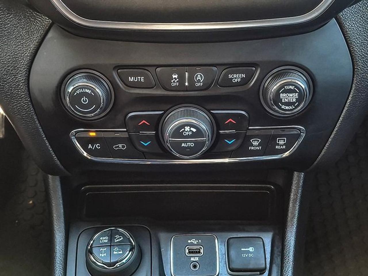 2019 Jeep Cherokee Trailhawk 4x4 | Split Leather | Heated Seats + Steering | Remote Start | Blind Spot Monitor & More ! Photo