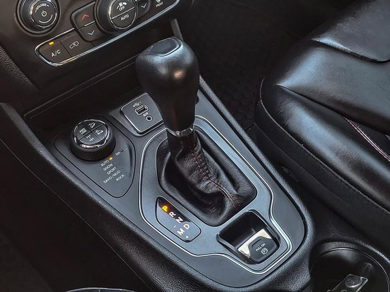 2019 Jeep Cherokee Trailhawk 4x4 | Split Leather | Heated Seats + Steering | Remote Start | Blind Spot Monitor & More ! Photo