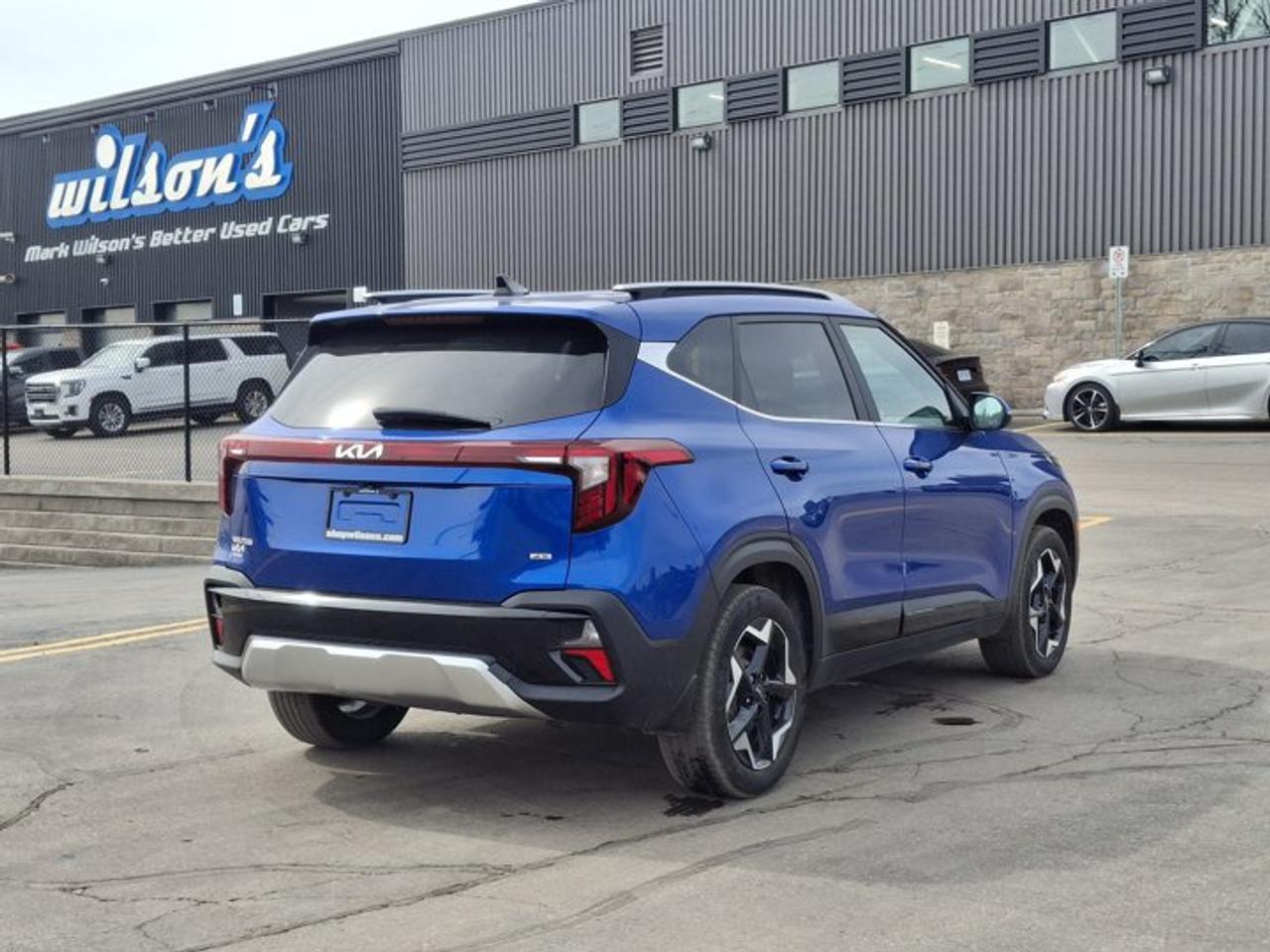 2024 Kia Seltos EX Premium AWD | Leather | Sunroof | Heated + Ventilated Seats | Heated Steering | CarPlay & More ! Photo