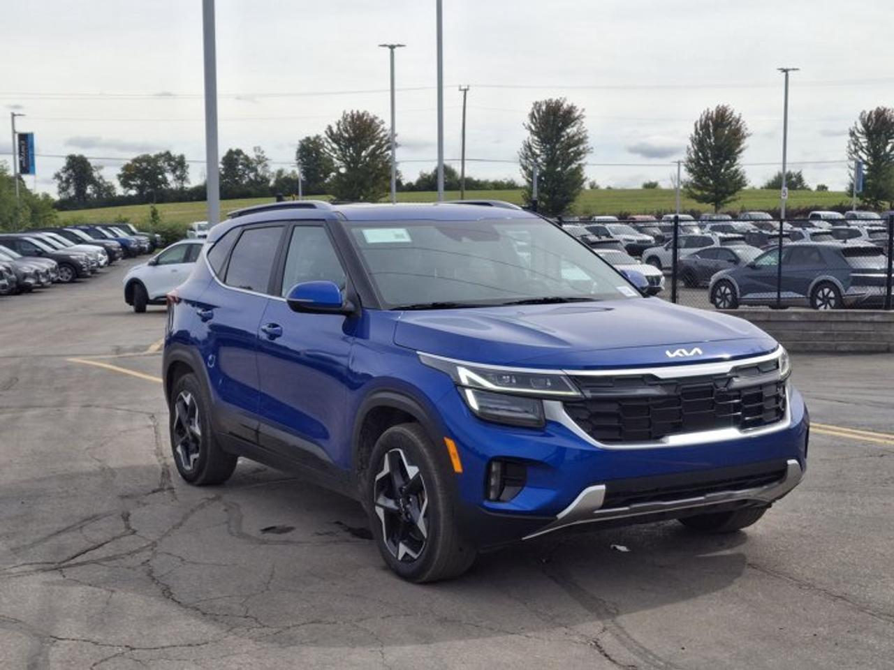 2024 Kia Seltos EX Premium AWD | Leather | Sunroof | Heated + Ventilated Seats | Heated Steering | CarPlay & More ! Photo
