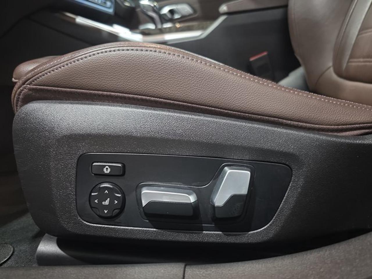 2020 BMW 3 Series 330i xDrive Photo