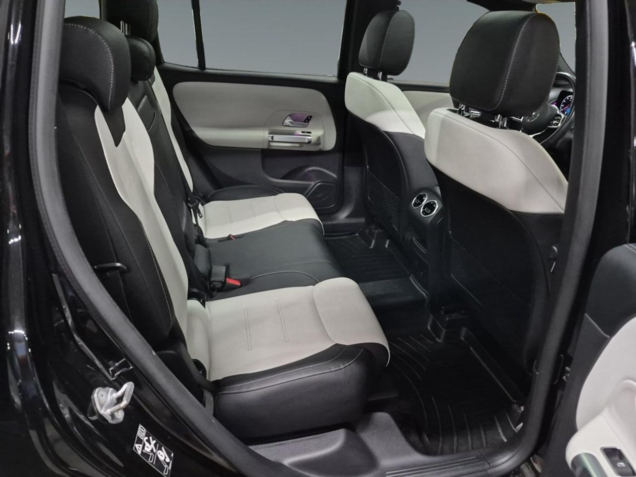 2022 Mercedes-Benz GLB 250 GLB 250 4MATIC SUV Photo
